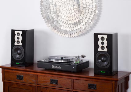 stereo and speakers on top of a brown table